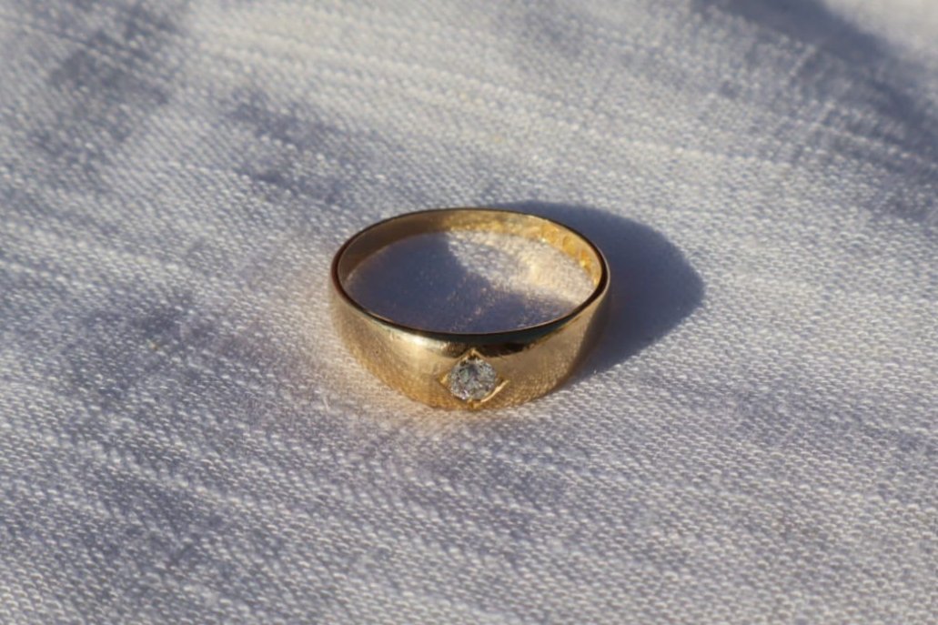 Antique Diamond Wedder Band in 18 Carat Solid Gold