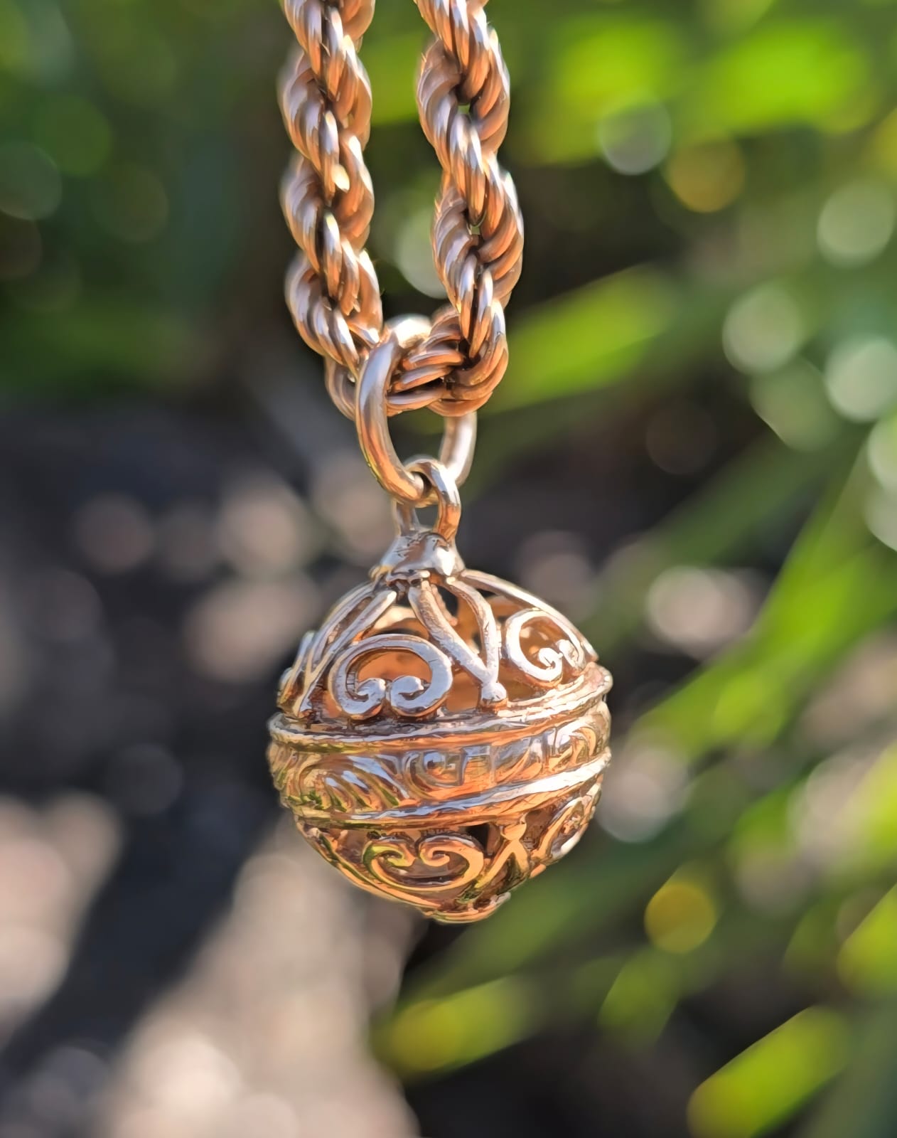 Vintage Filigree Detailed Pendant in 9 Carat Solid Gold