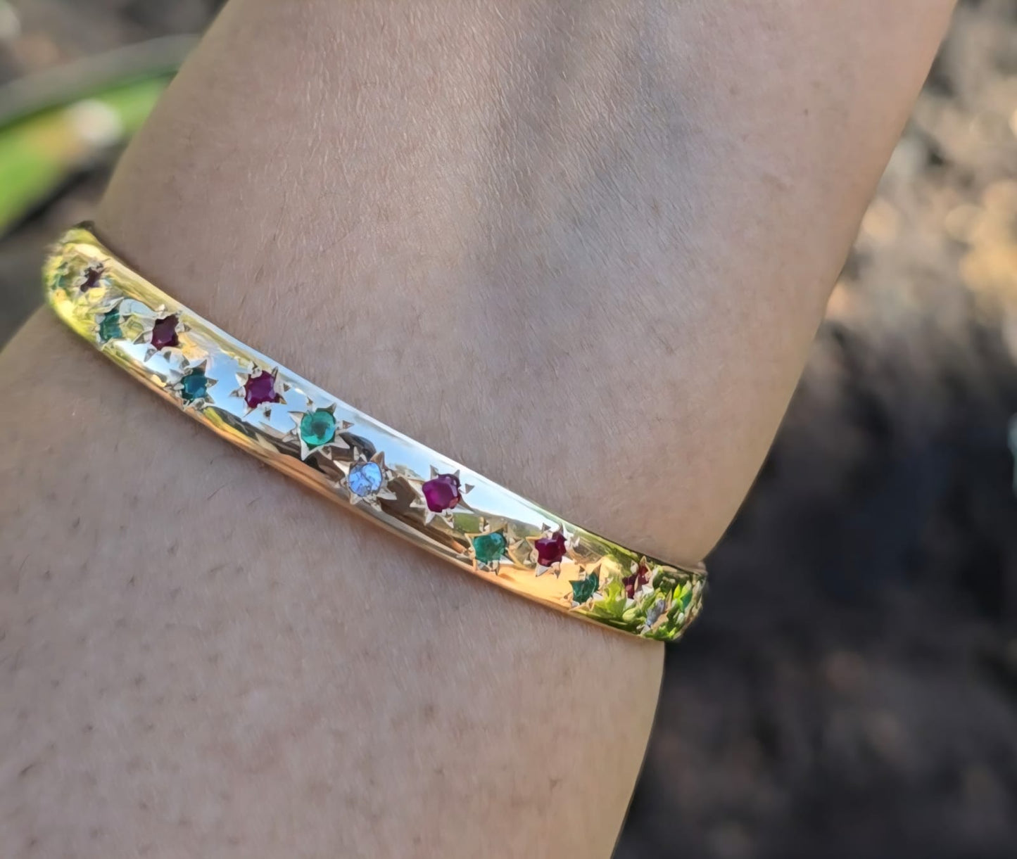 Stunning Vintage Star Set Bangle in 9 Carat Solid Gold