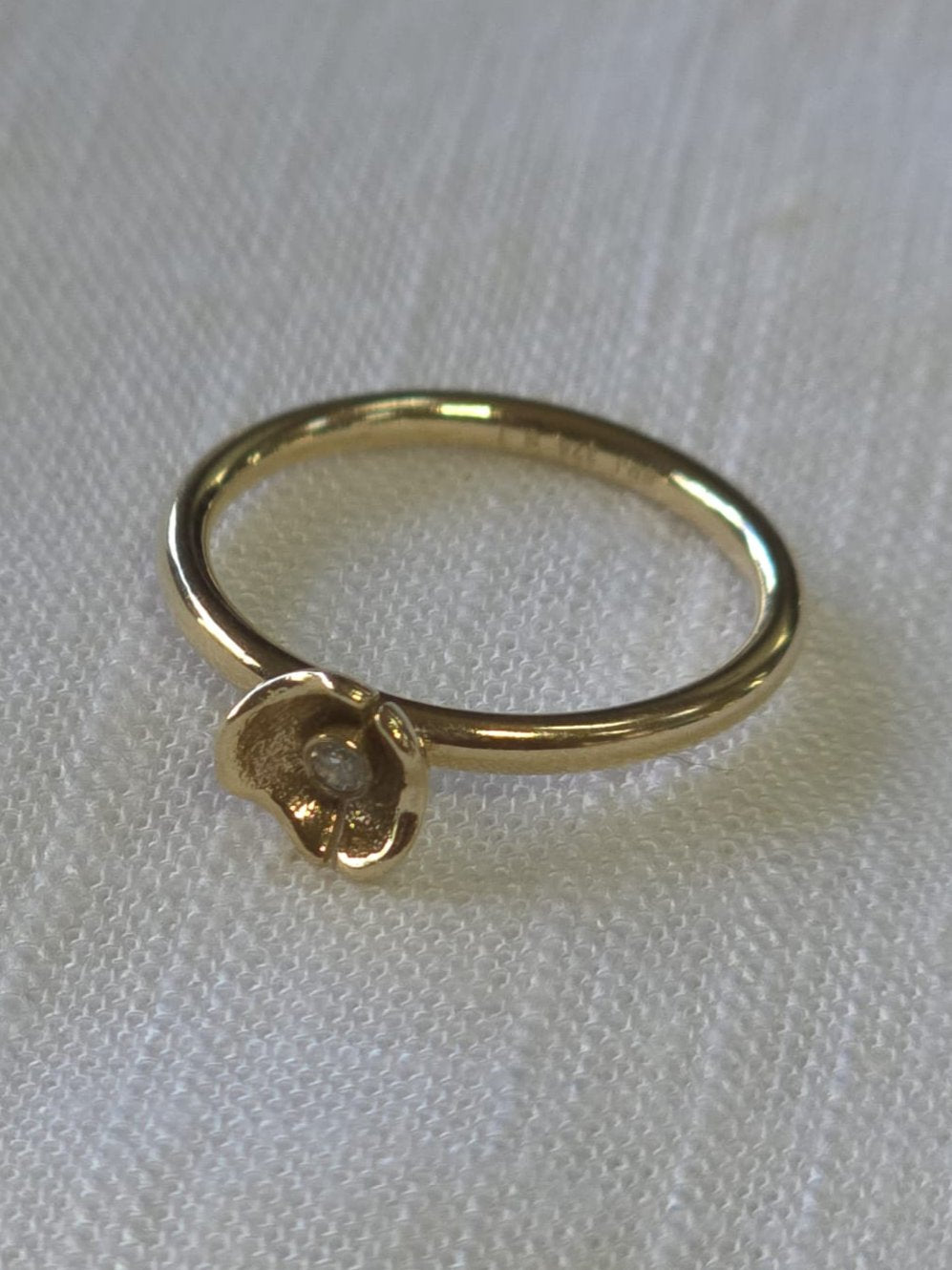 Fancy Floral Ring in 9 Carat Solid Gold featuring a Diamond