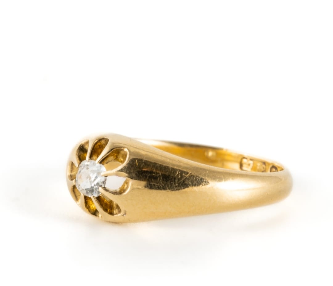 Antique Victorian Era Old Mine Cut Diamond Ring In 18 Carat Solid Gold