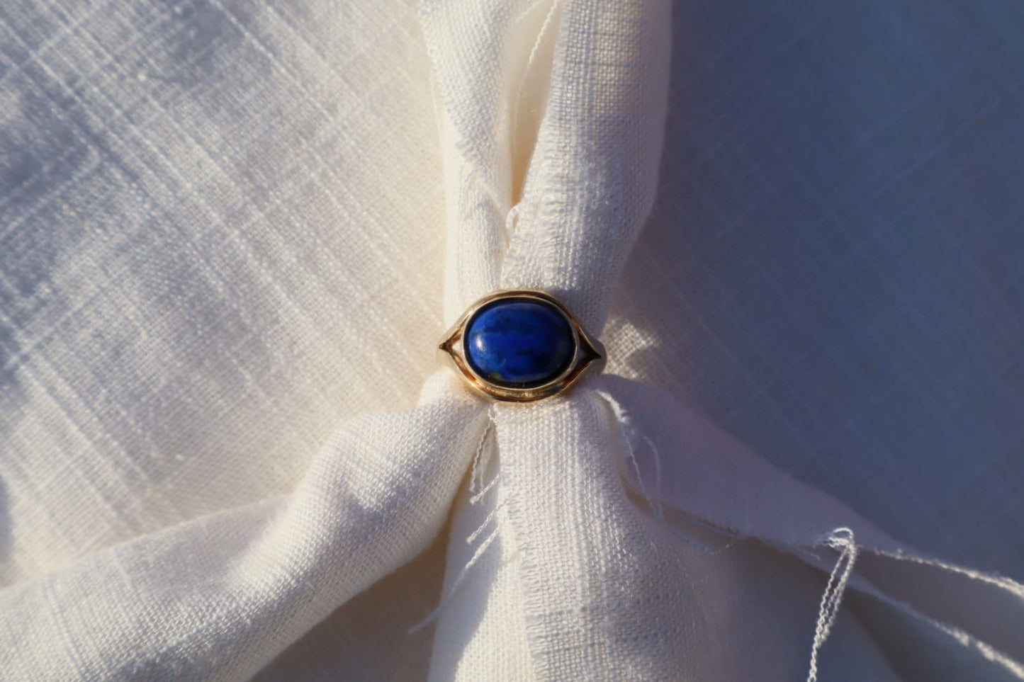 Vintage Ring featuring Lapis Lazuli in 9 Carat Solid Gold