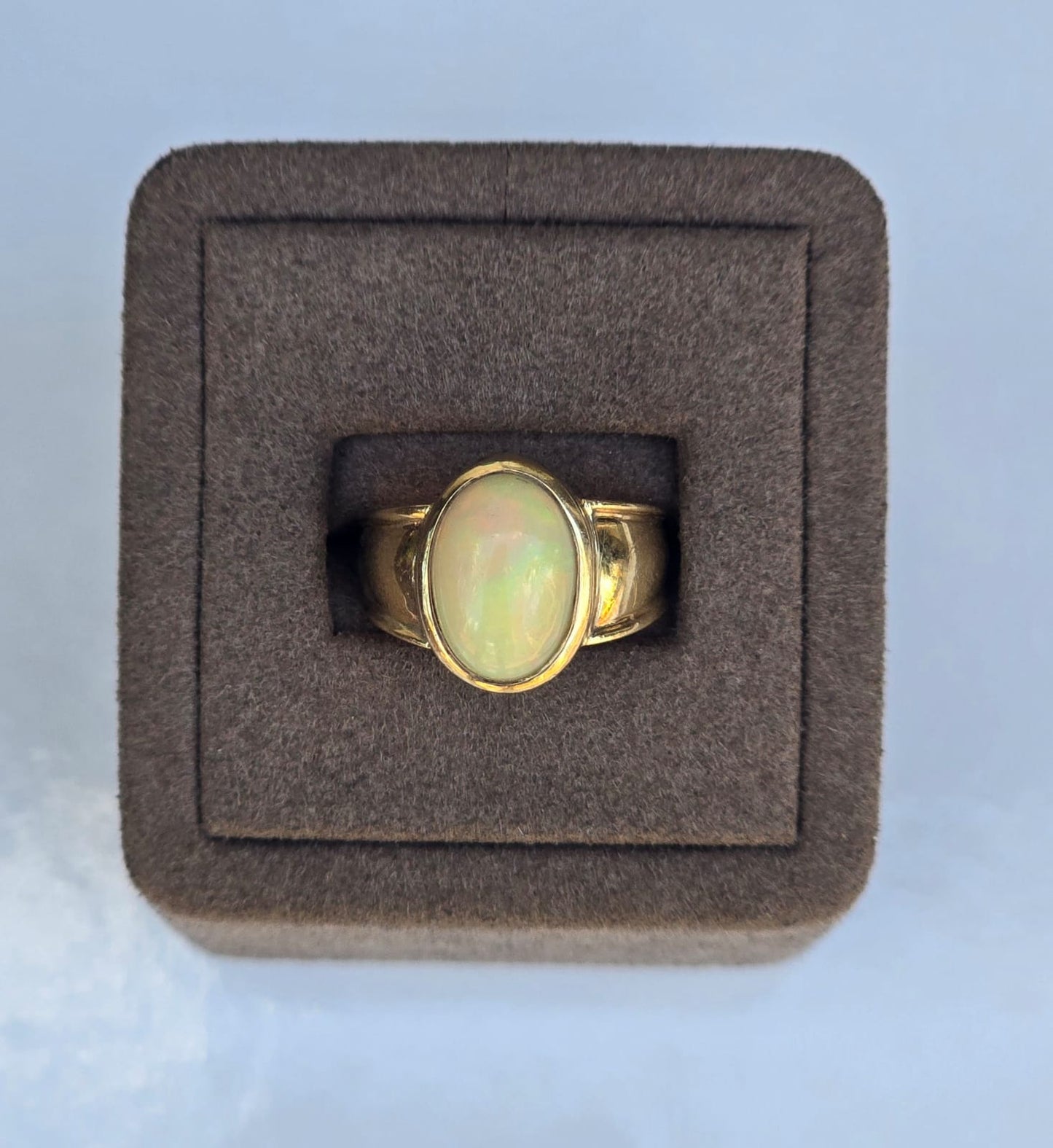 Vintage Opal Ring in 9 Carat Solid Gold