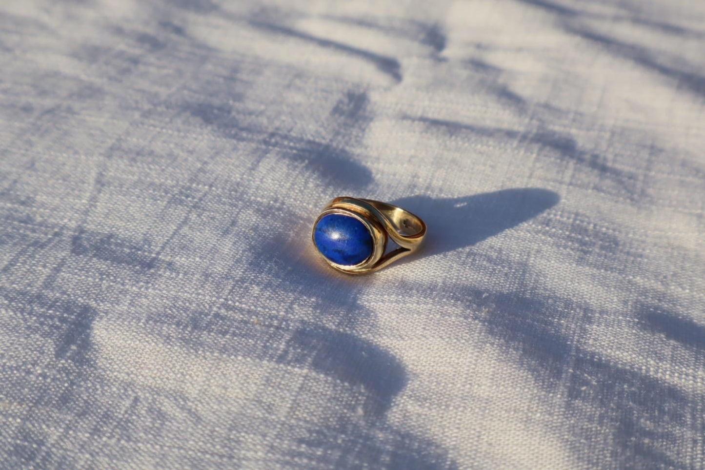 Vintage Ring featuring Lapis Lazuli in 9 Carat Solid Gold