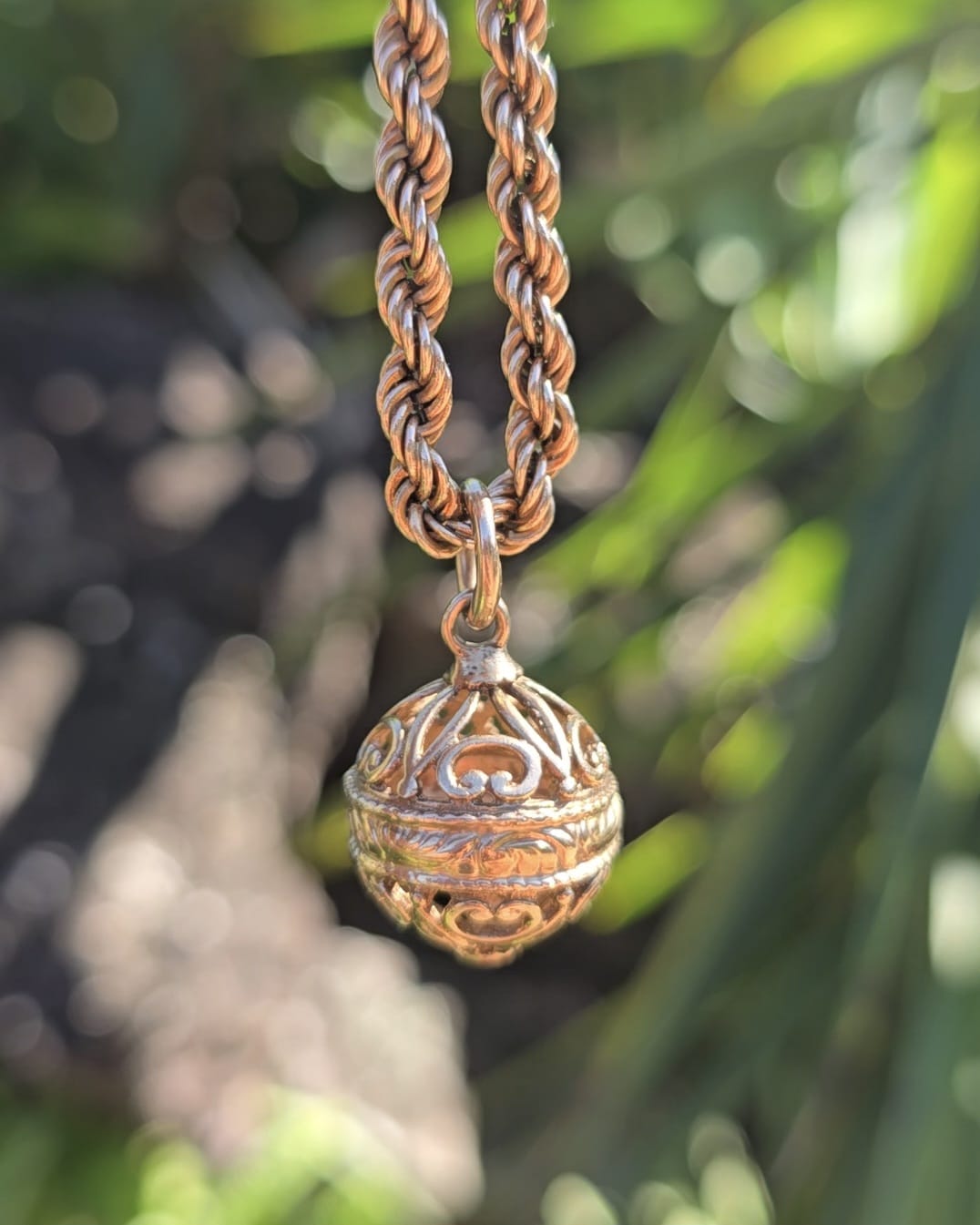 Vintage Filigree Detailed Pendant in 9 Carat Solid Gold