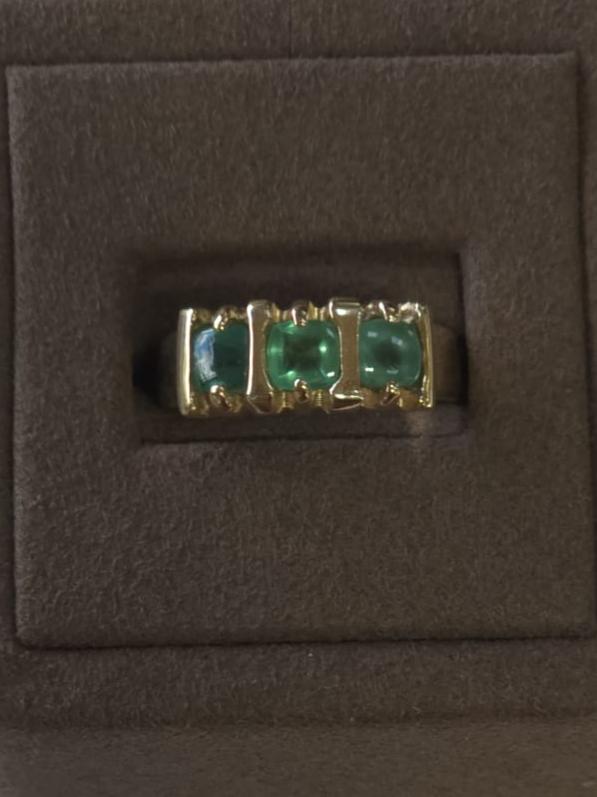 Sugarloaf Emerald Cabochon Trilogy Ring in 9 Carat Solid Gold