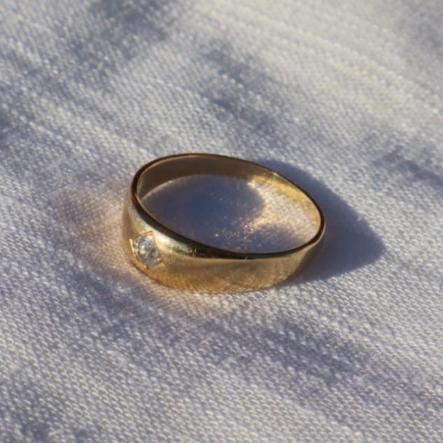 Antique Diamond Wedder Band in 18 Carat Solid Gold