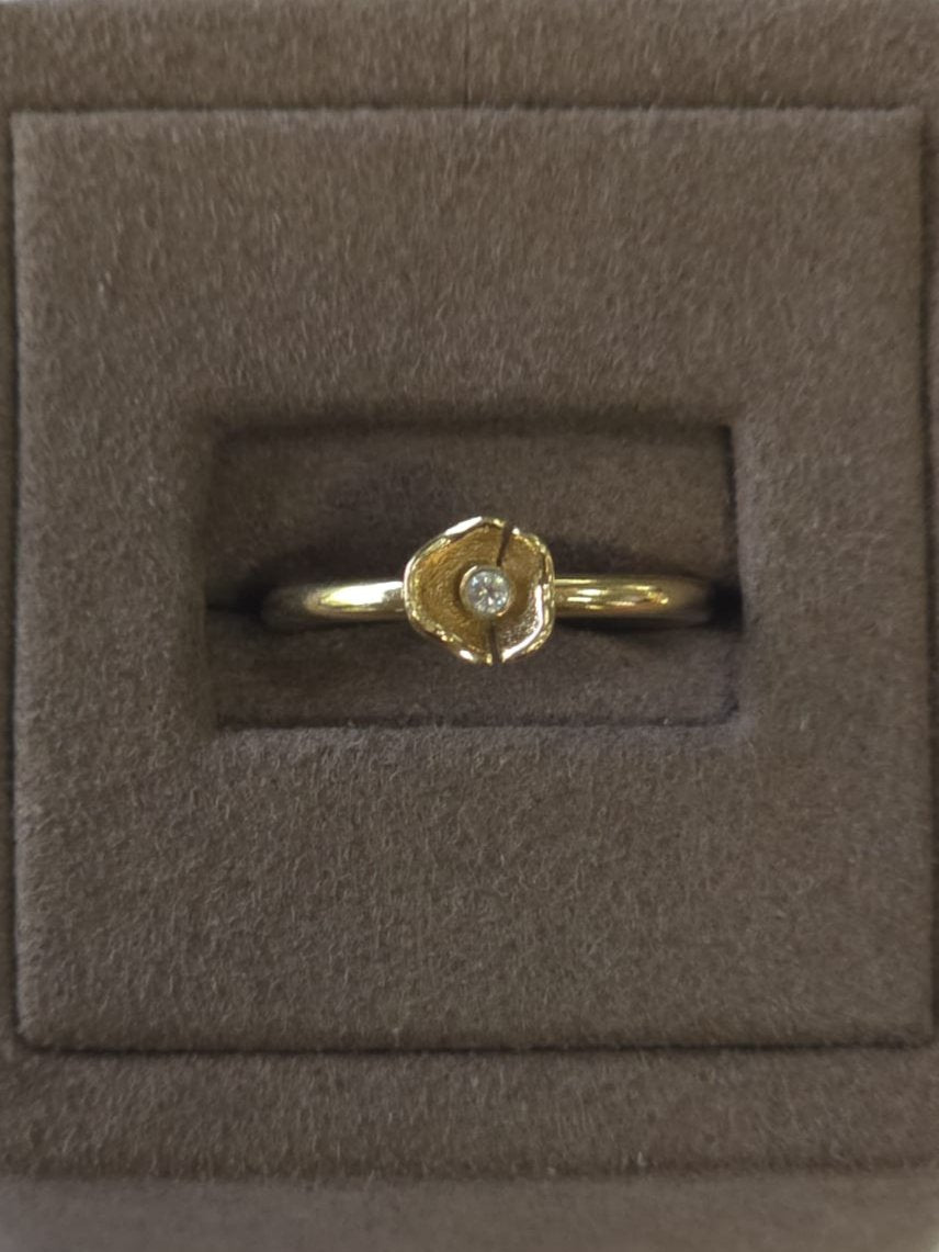Fancy Floral Ring in 9 Carat Solid Gold featuring a Diamond