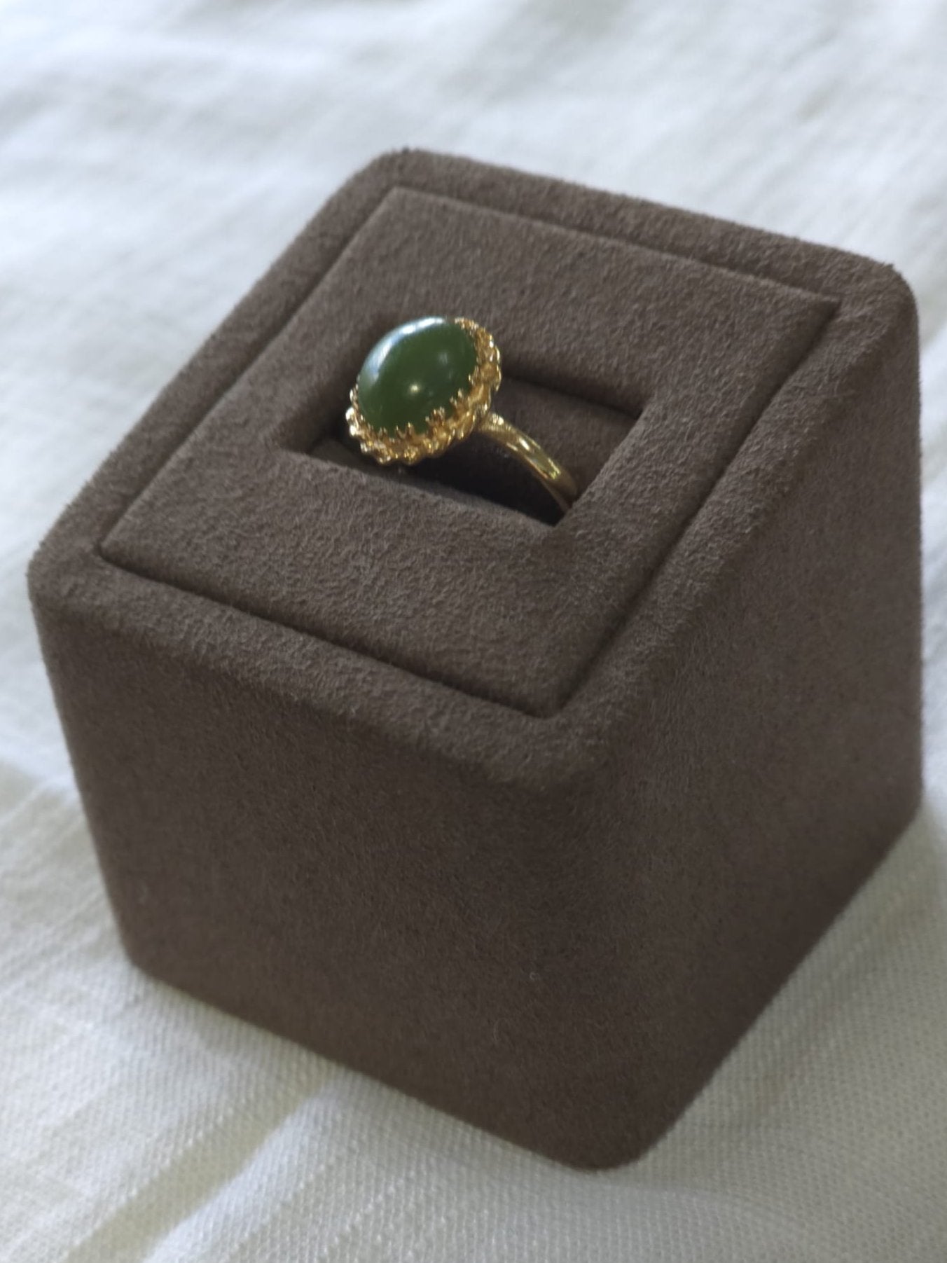 Vintage Nephrite Jade Ring in 10 Carat Solid Gold