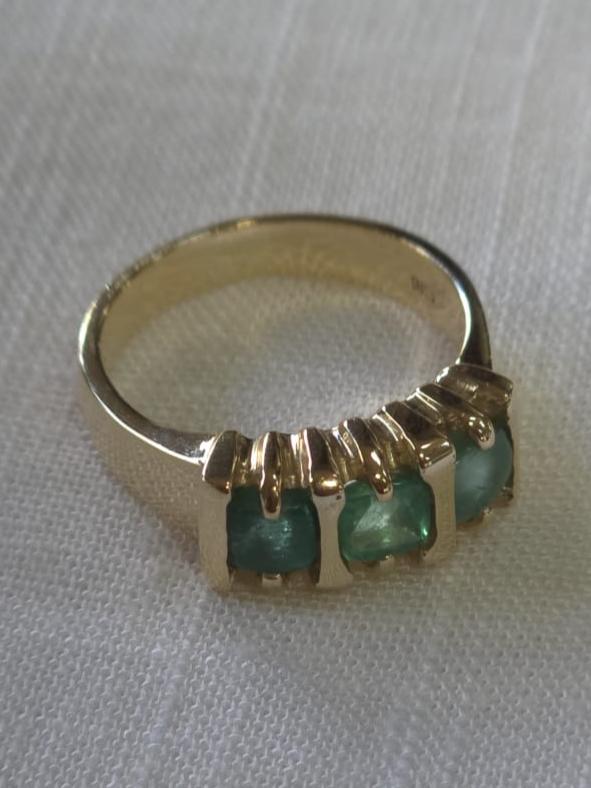 Sugarloaf Emerald Cabochon Trilogy Ring in 9 Carat Solid Gold
