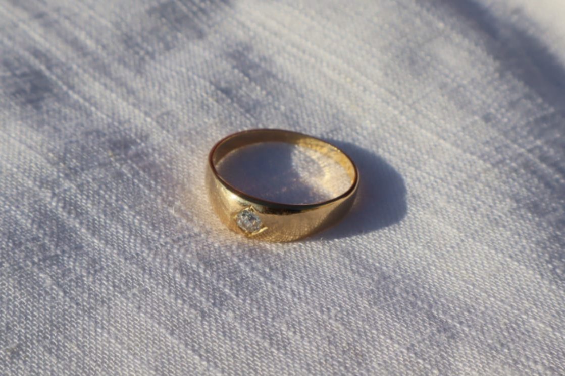 Antique Diamond Wedder Band in 18 Carat Solid Gold