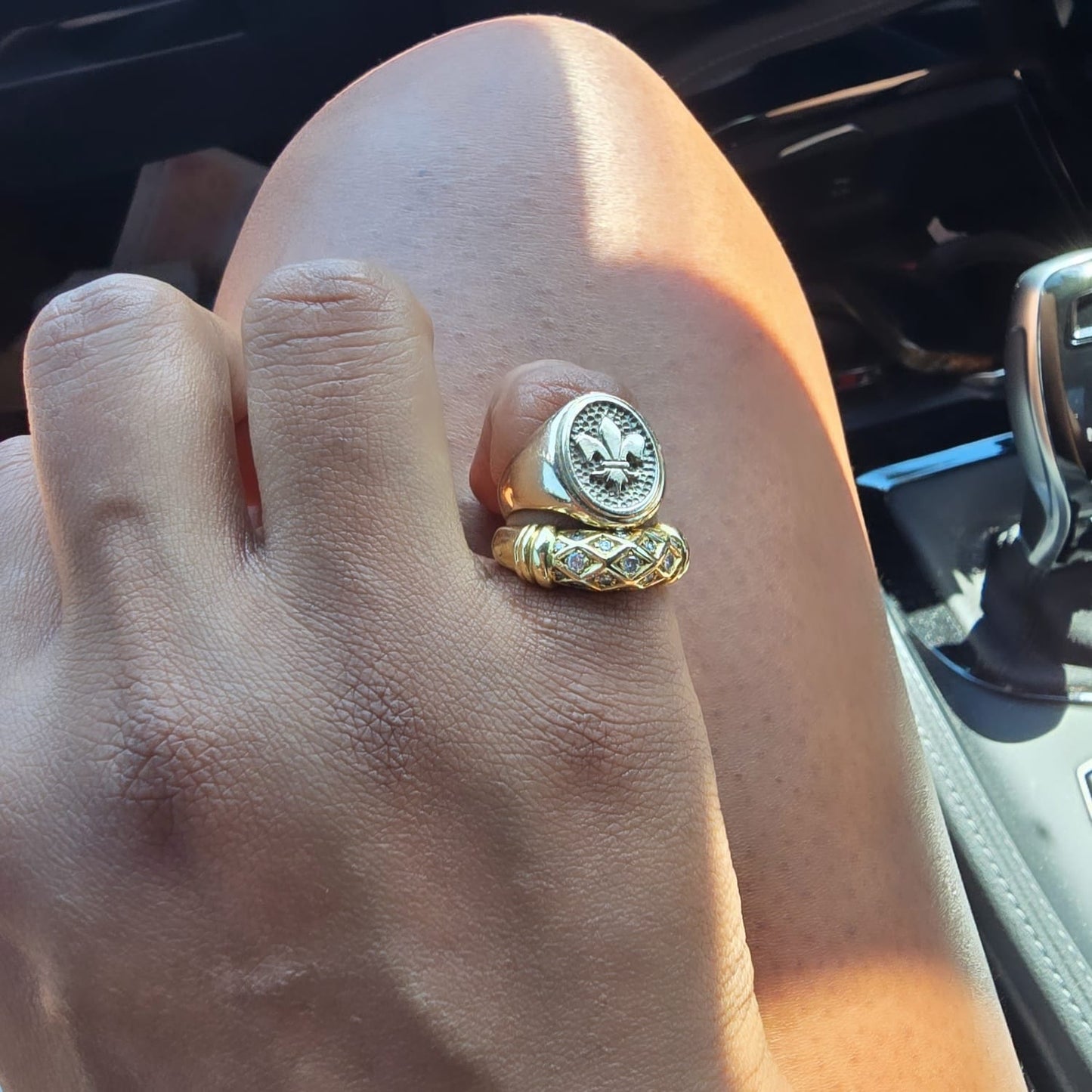 Fluer De Lis Signet Ring in 9k Gold