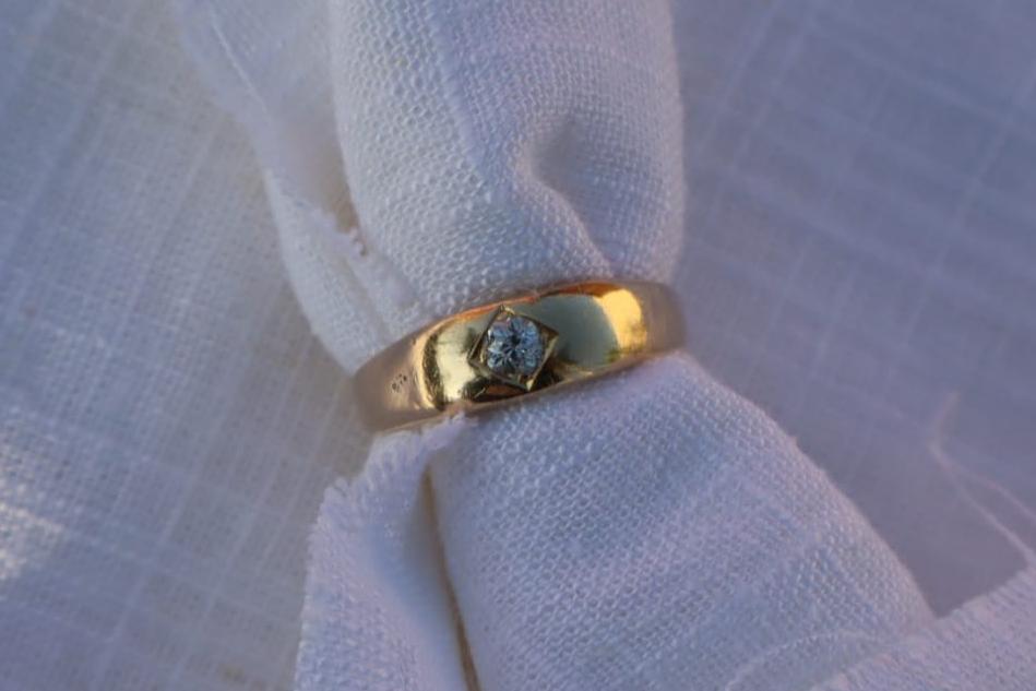 Antique Diamond Wedder Band in 18 Carat Solid Gold