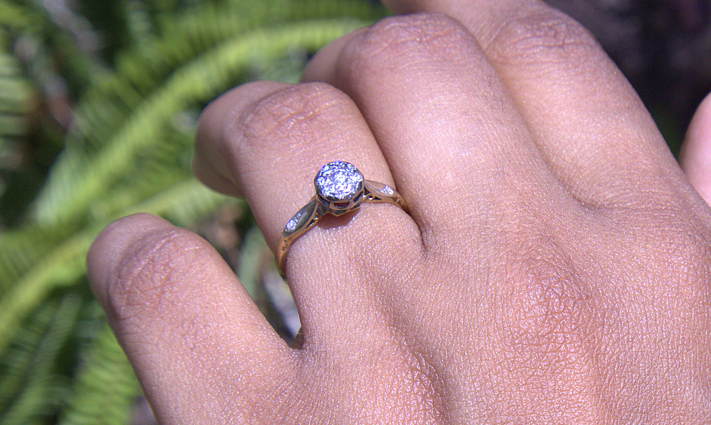 Antique Diamond Ring in 18 Carat Solid Gold