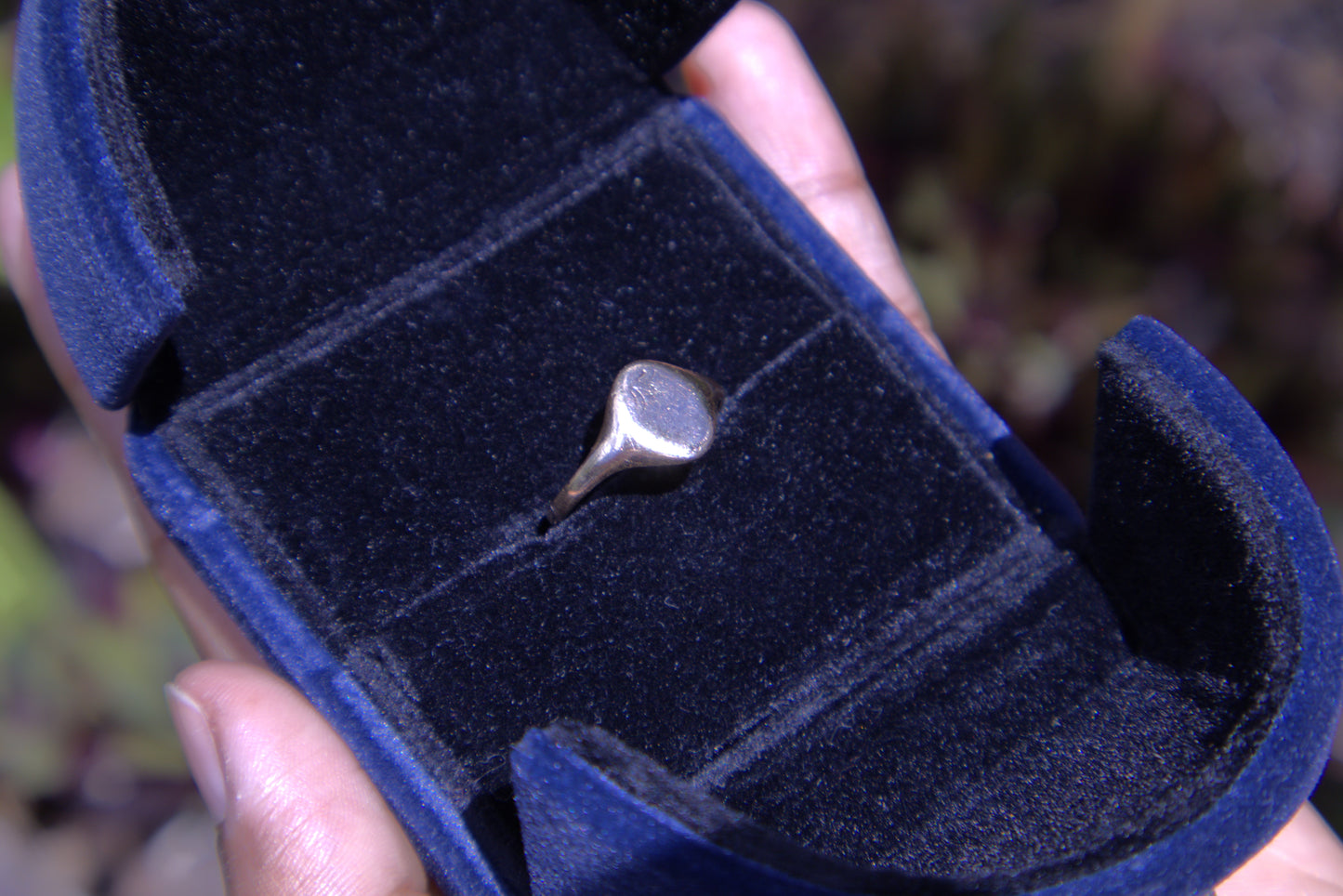 Antique Oval Signet Ring in 9 Carat Solid Gold