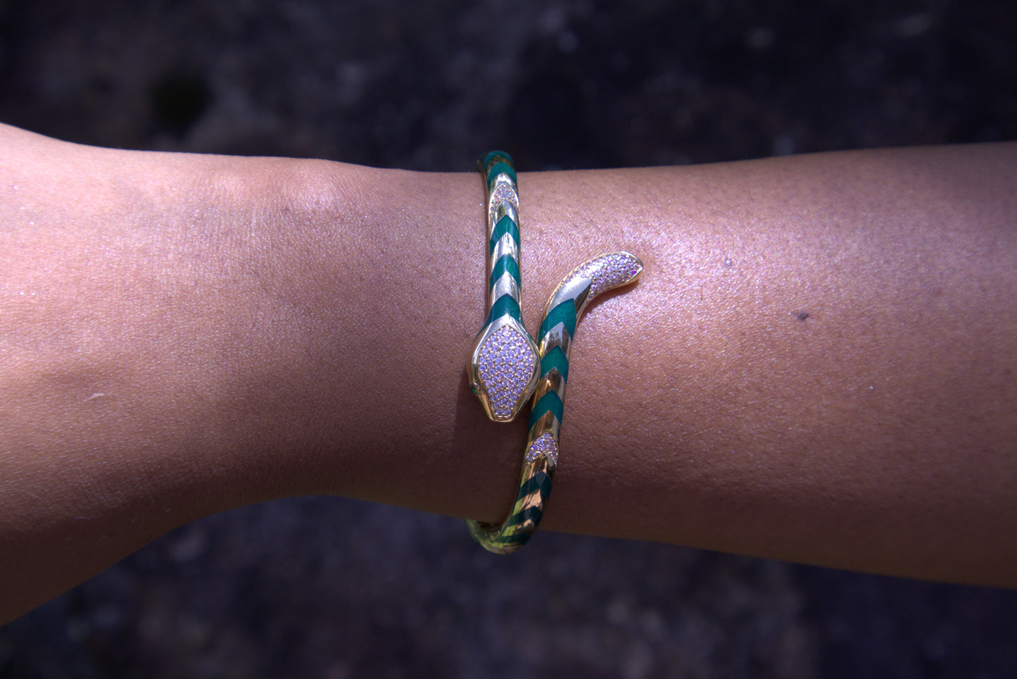 Modern Snake Bracelet in 18 Carat Solid Gold