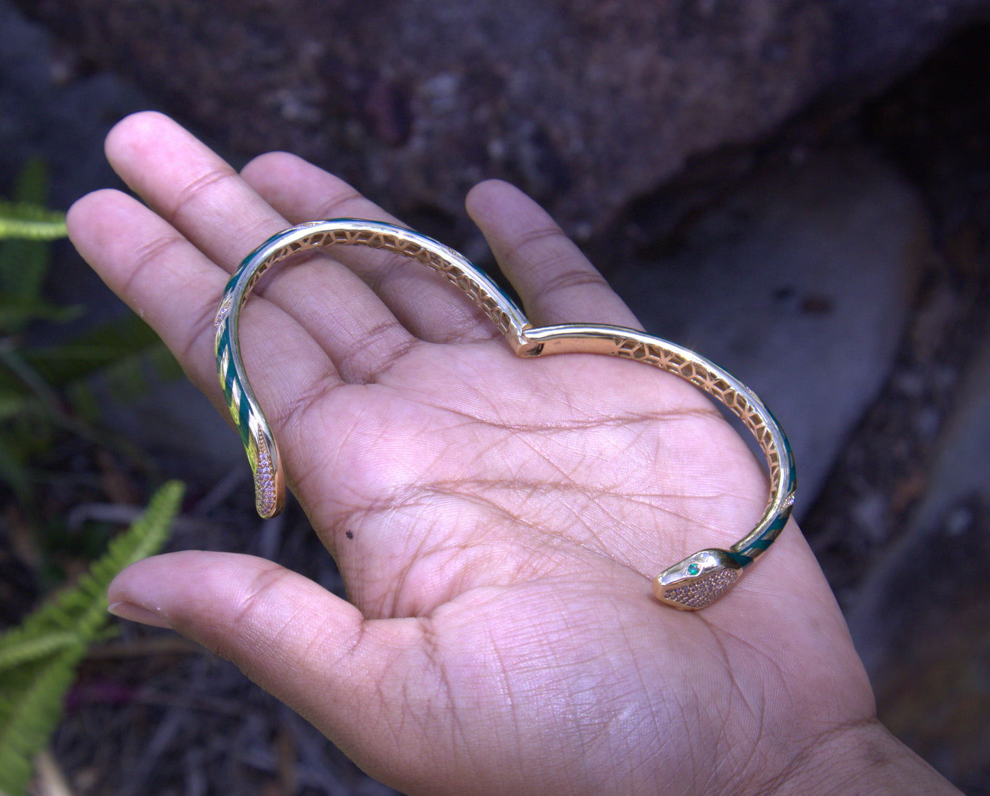 Modern Snake Bracelet in 18 Carat Solid Gold