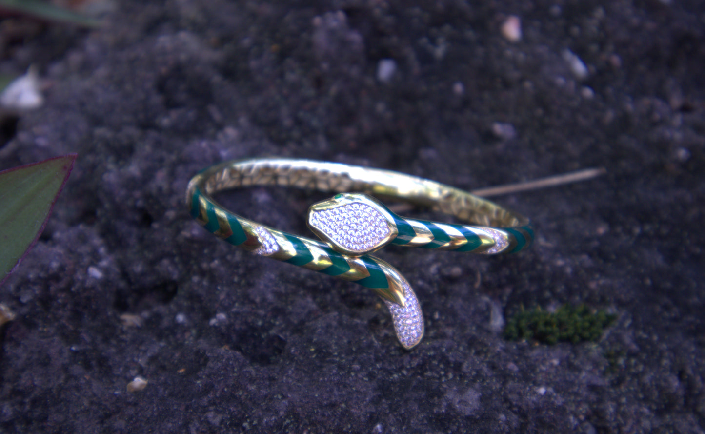 Modern Snake Bracelet in 18 Carat Solid Gold
