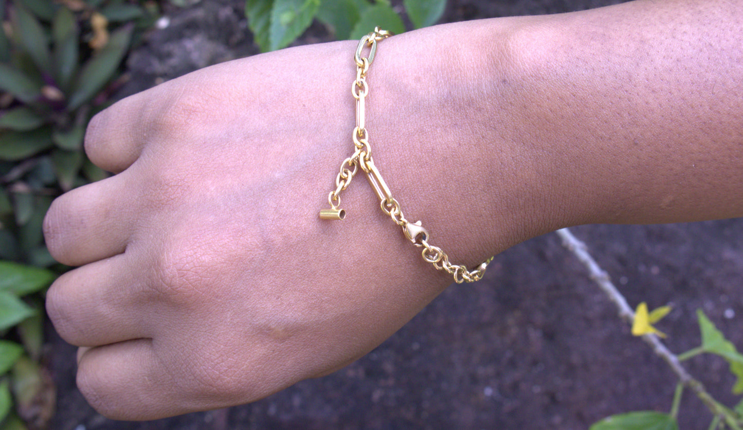 Paperclip Fob Bracelet in 22 Carat solid gold