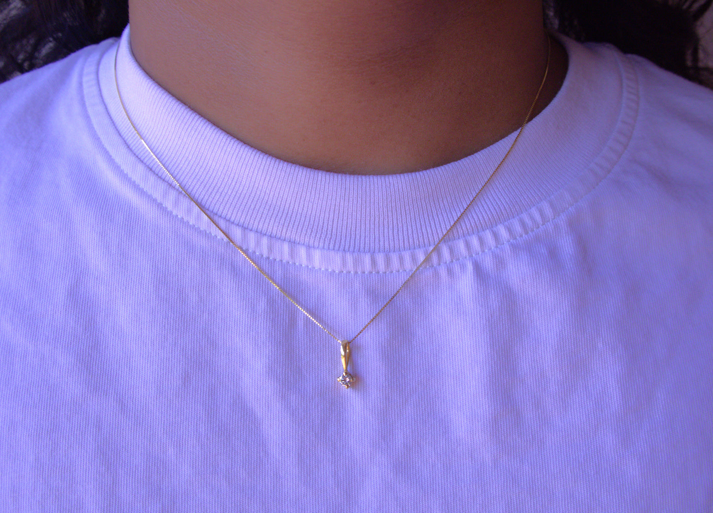 Minimalist Diamond Pendant in 18 Carat Solid Gold Chain