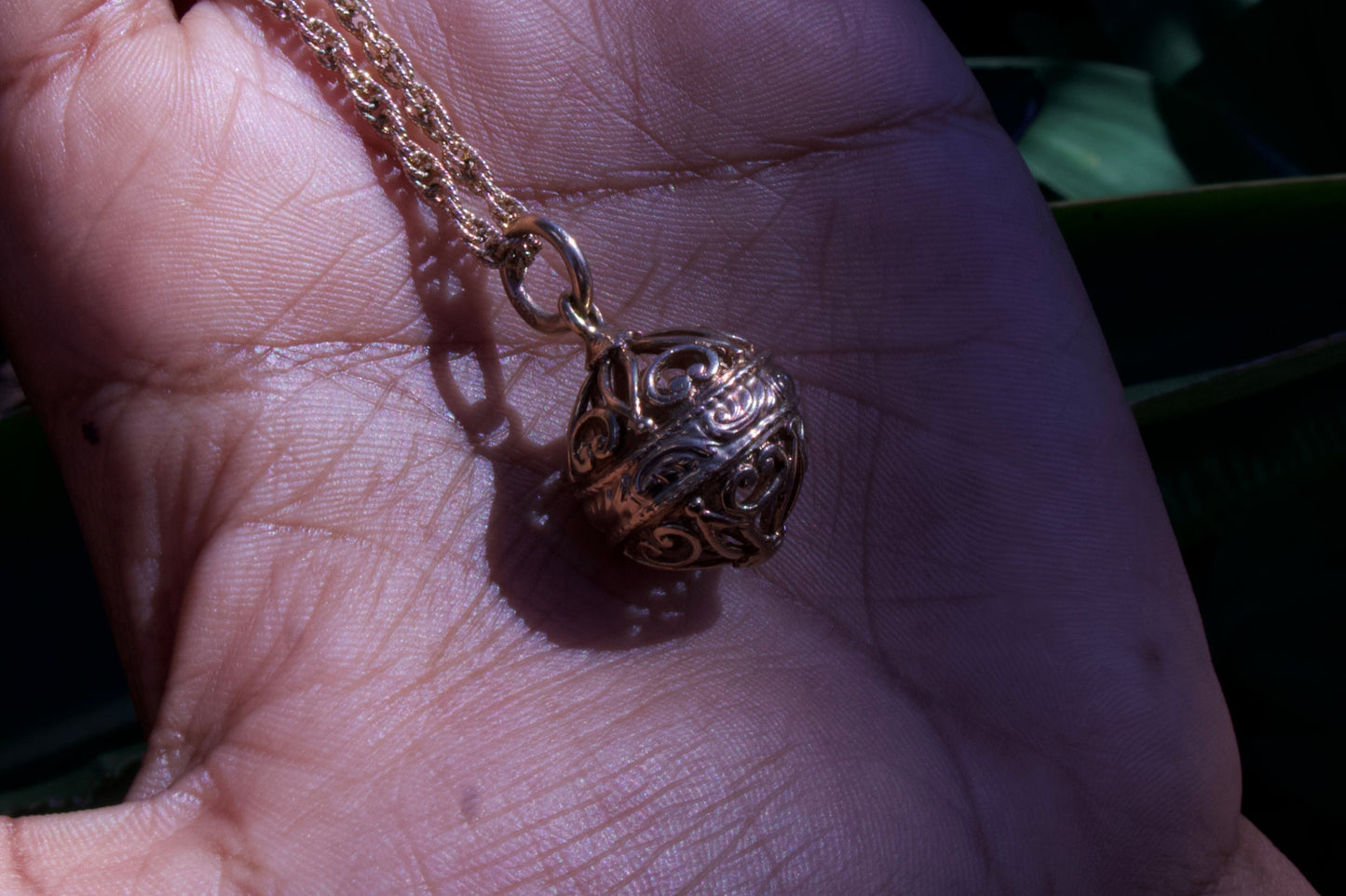 Vintage Filigree Detailed Pendant in 9 Carat Solid Gold