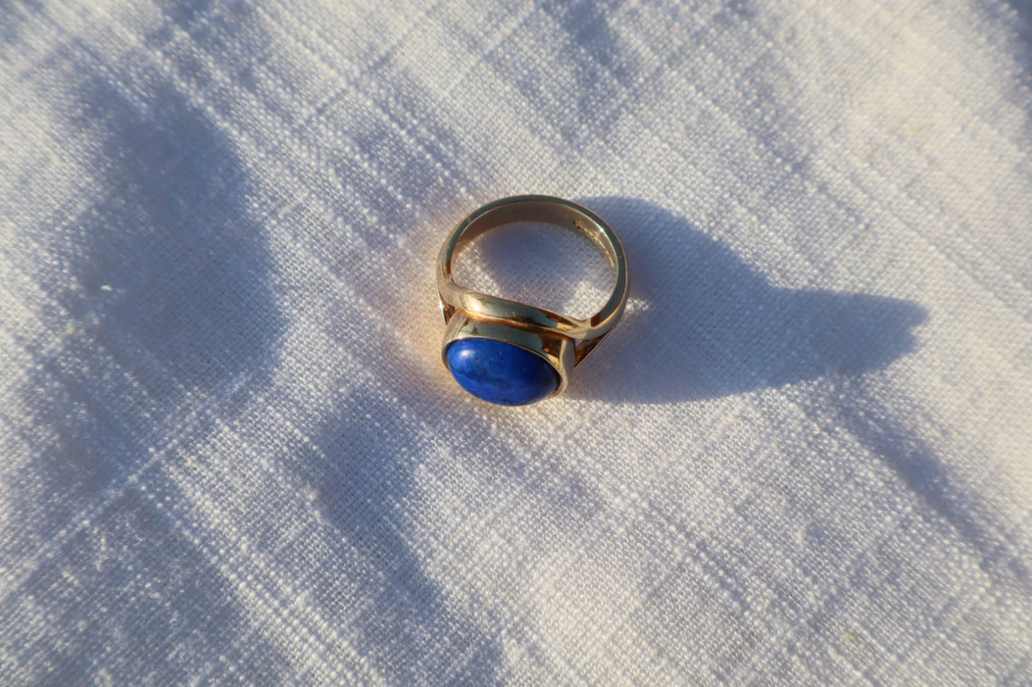 Vintage Ring featuring Lapis Lazuli in 9 Carat Solid Gold