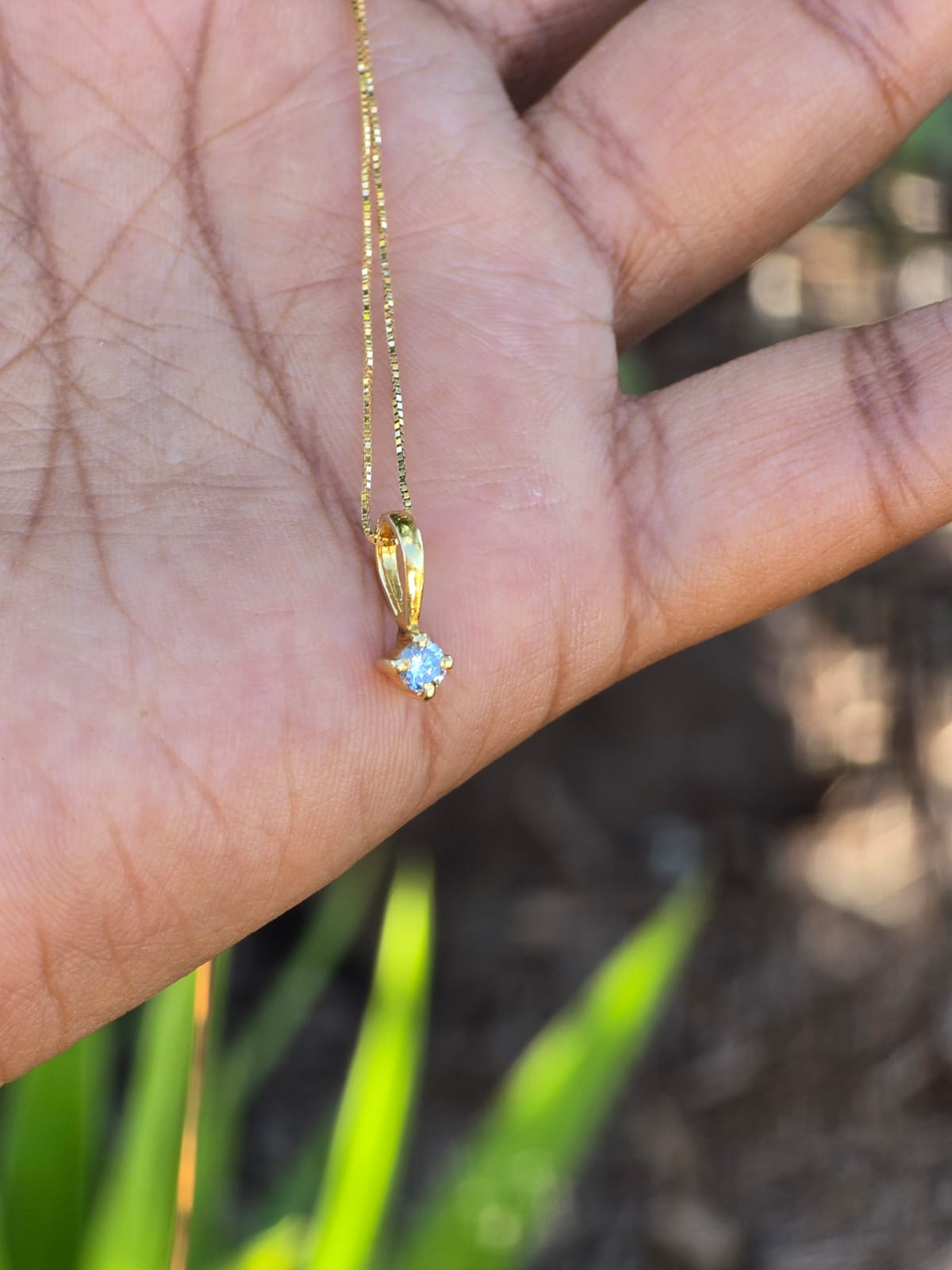 Minimalist Diamond Pendant in 18 Carat Solid Gold Chain