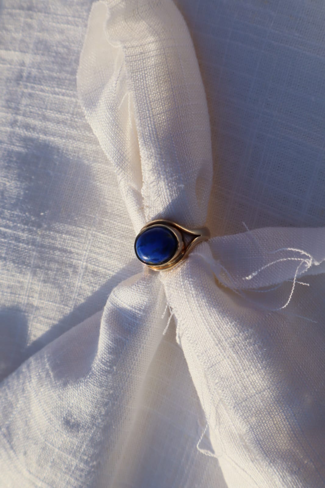 Vintage Ring featuring Lapis Lazuli in 9 Carat Solid Gold