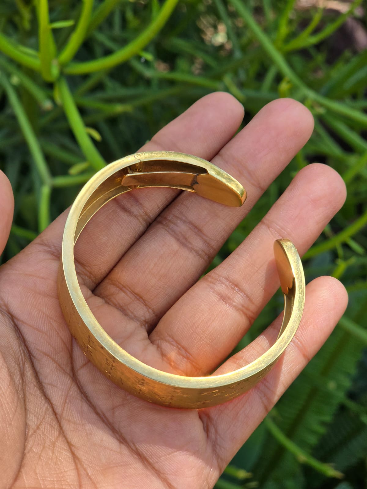 Magnificent Italian Made Vintage Cuff Bracelet in 18 Carat Solid Gold