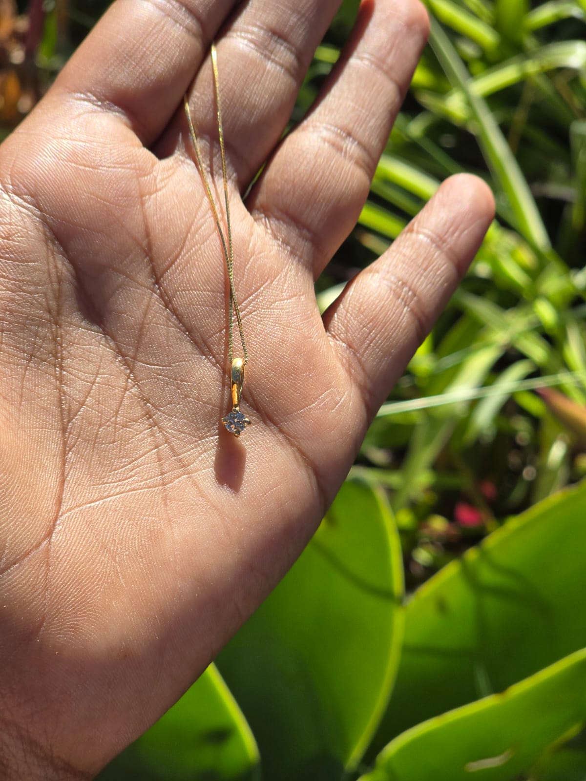 Minimalist Diamond Pendant in 18 Carat Solid Gold Chain