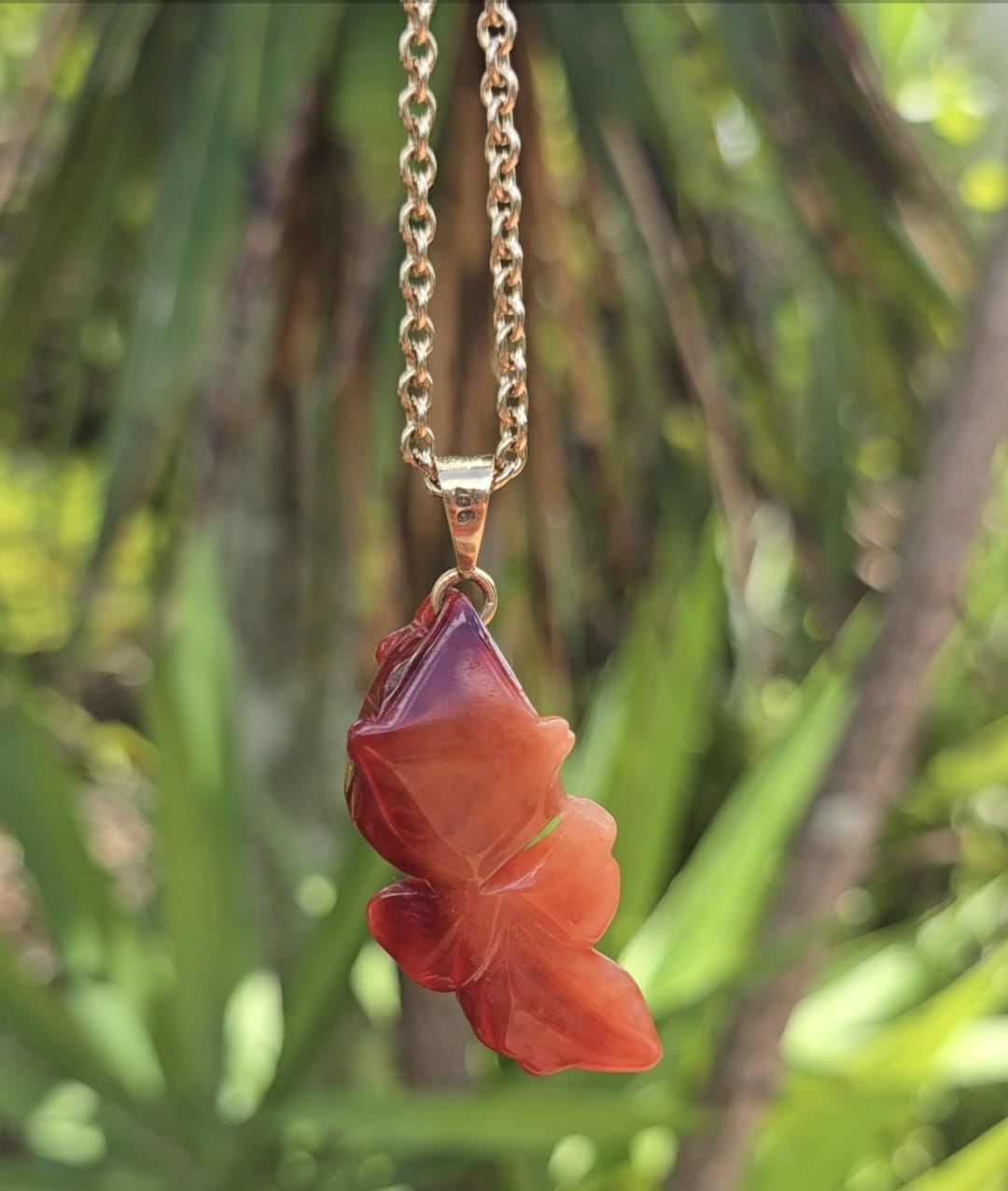 Vintage Agate Koi Fish Pendant in 9 Carat Gold