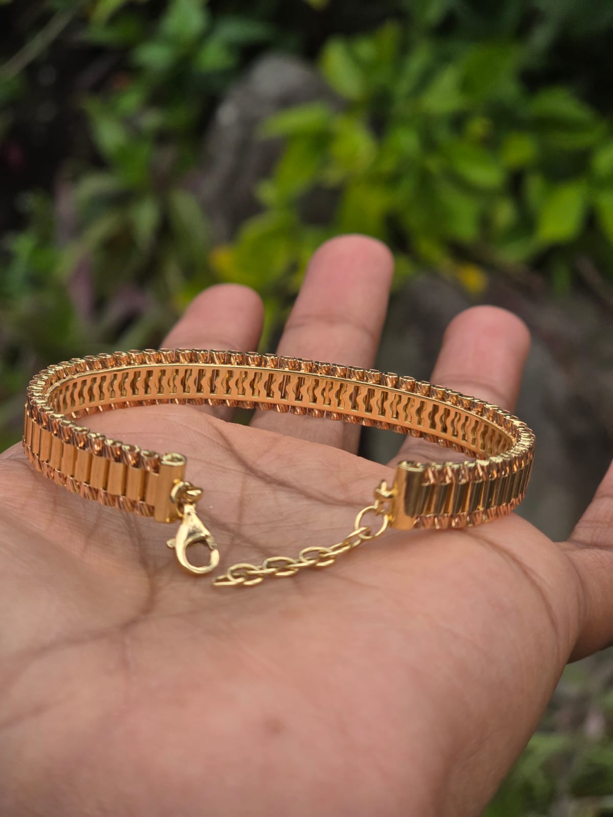 Modern 18ct Gold Flexible Bracelet