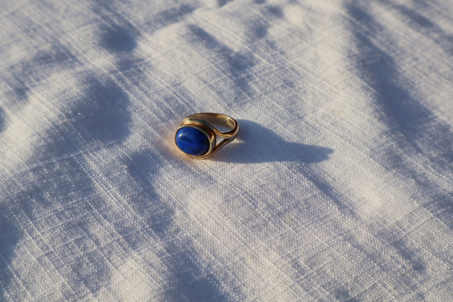 Vintage Ring featuring Lapis Lazuli in 9 Carat Solid Gold