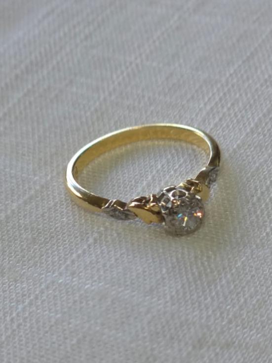 Art Deco Diamond Ring in 18 Carat Solid and Platinum