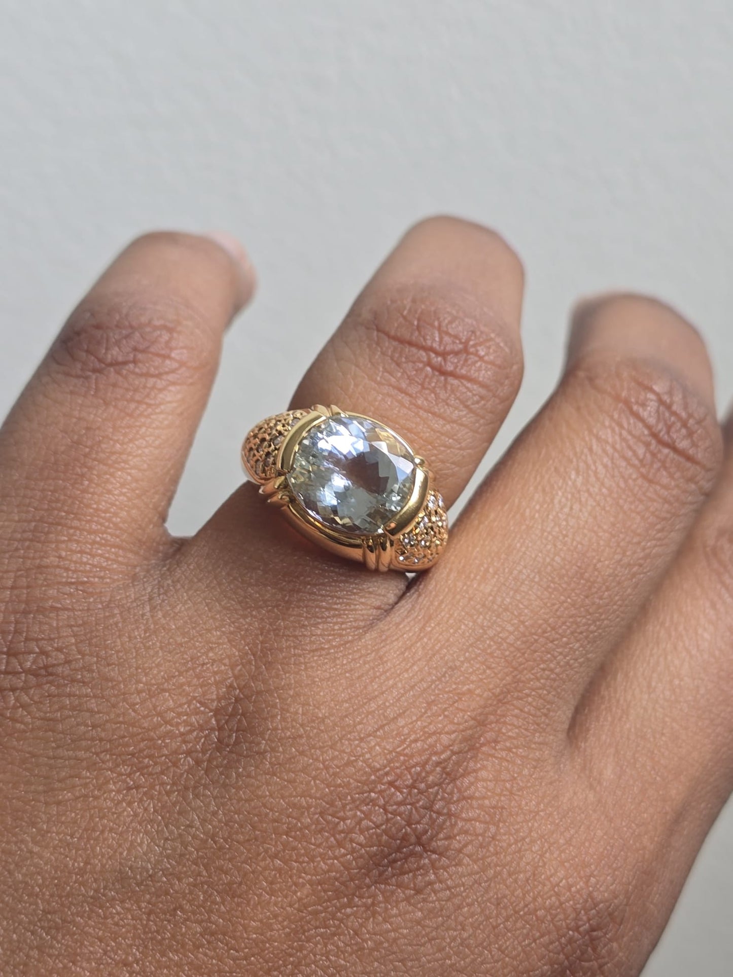 18ct Gold Vintage Aquamarine and Diamond Ring