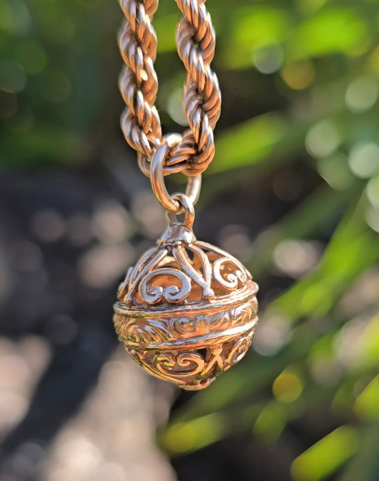Vintage Filigree Detailed Pendant in 9 Carat Solid Gold