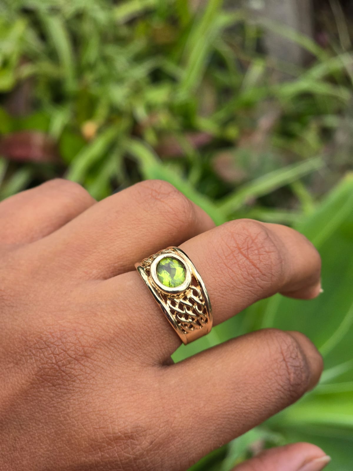 Vintage 9ct Gold Peridot Ring