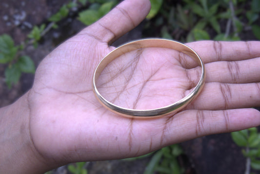Vintage 9 Carat Solid Yellow Gold Bangle
