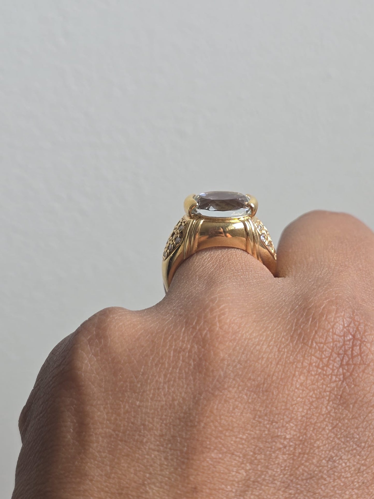 18ct Gold Vintage Aquamarine and Diamond Ring