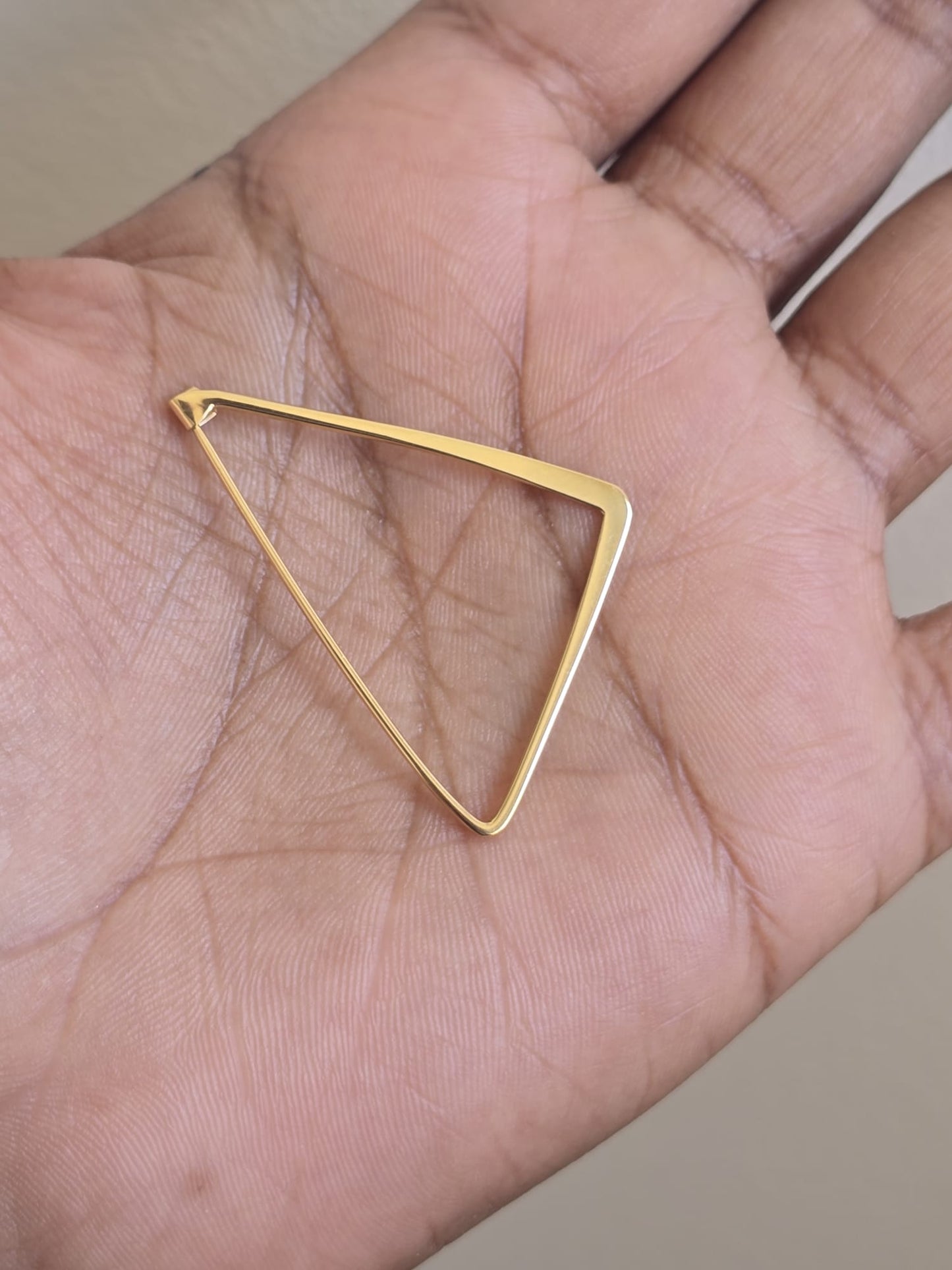 18ct Gold Geometric Triangle Pendant Holder / Safety Pin