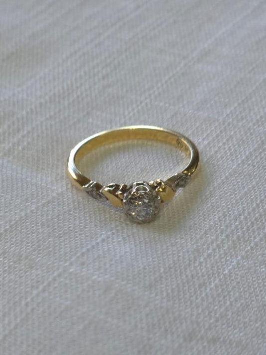 Art Deco Diamond Ring in 18 Carat Solid and Platinum