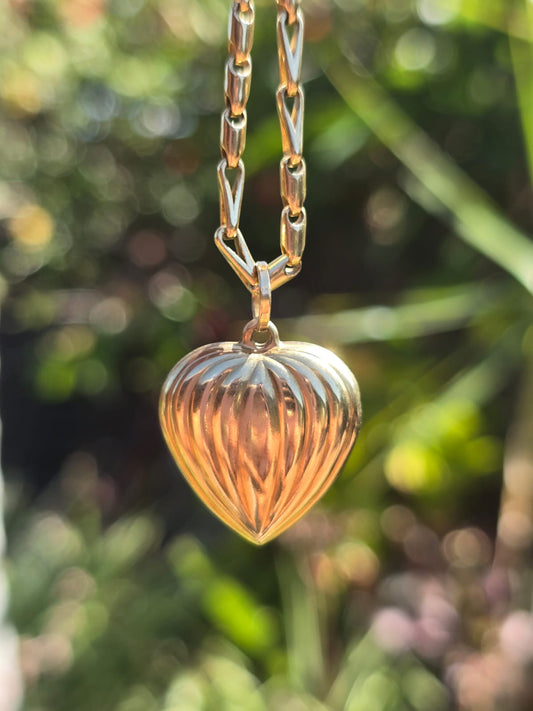 Vintage Puffy Heart Pendant in 9k Gold