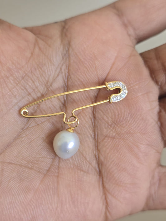 18ct Gold Diamond Safety Pin Pendant Holder with Removable Pearl
