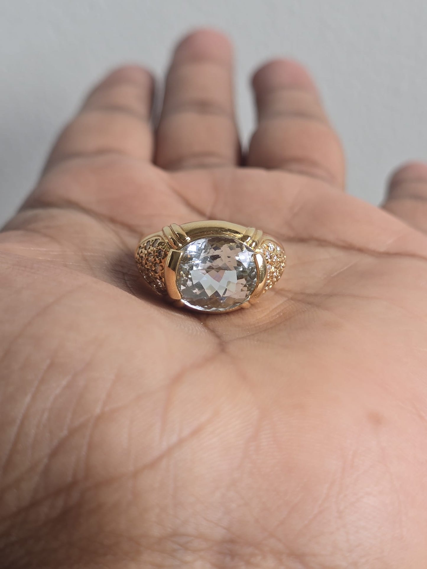 18ct Gold Vintage Aquamarine and Diamond Ring