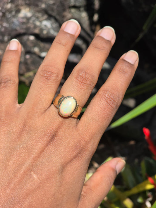 Vintage Opal Ring in 9 Carat Solid Gold
