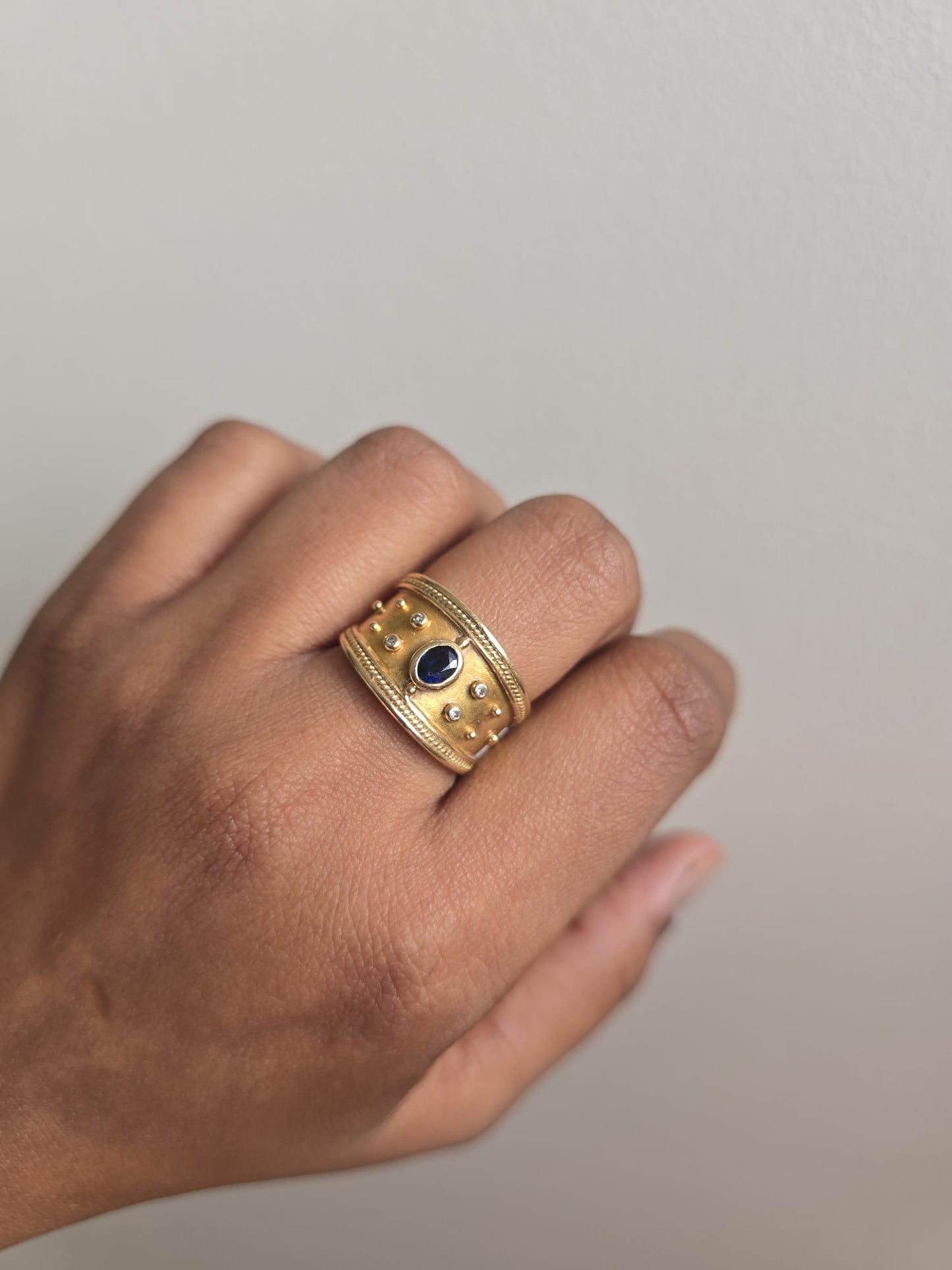 Vintage 9ct Gold Sapphire Ring