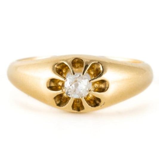 Antique Victorian Era Old Mine Cut Diamond Ring In 18 Carat Solid Gold
