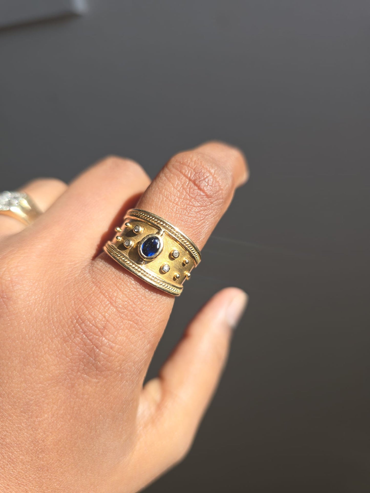 Vintage 9ct Gold Sapphire Ring