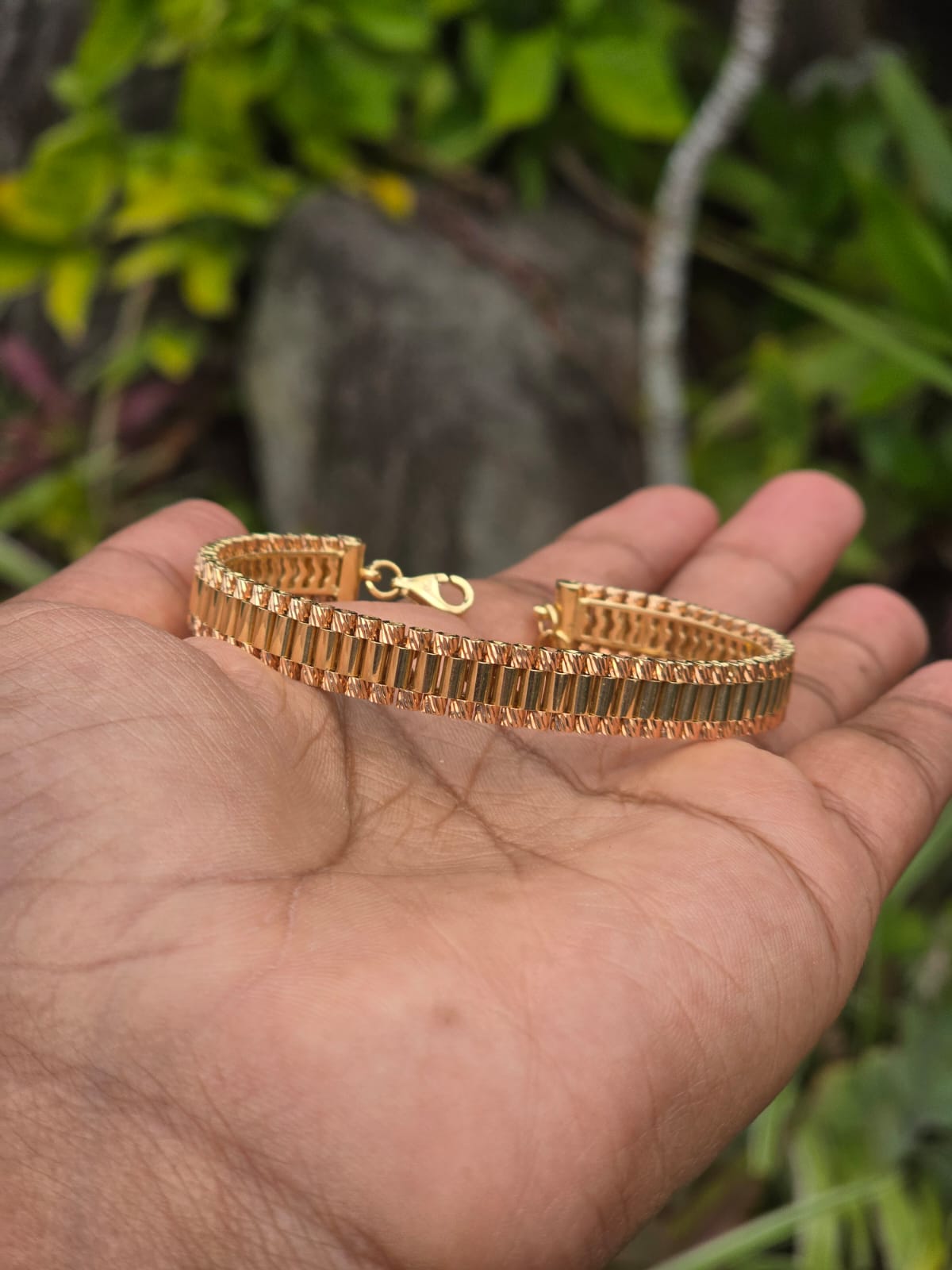 Modern 18ct Gold Flexible Bracelet