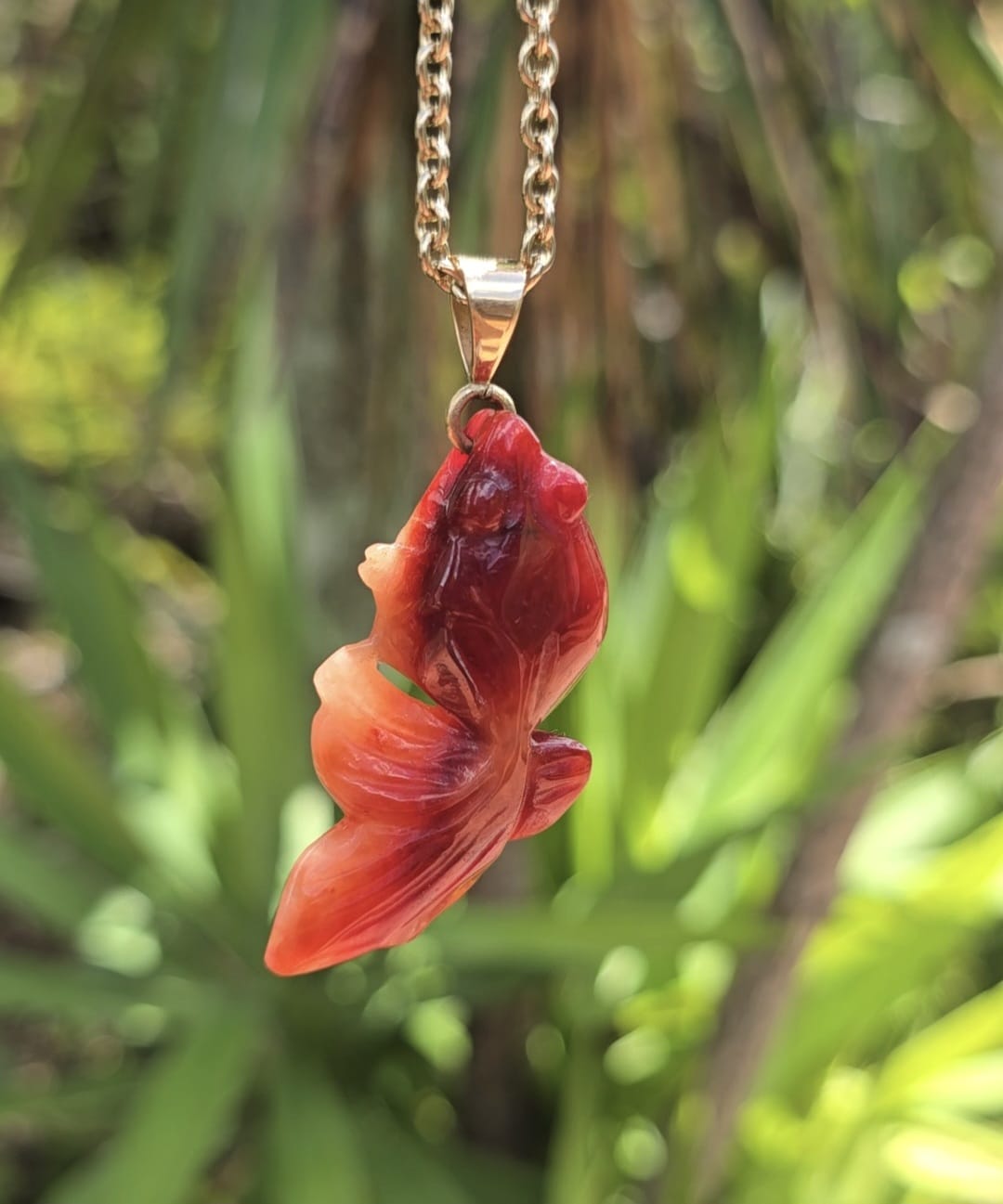 Vintage Agate Koi Fish Pendant in 9 Carat Gold